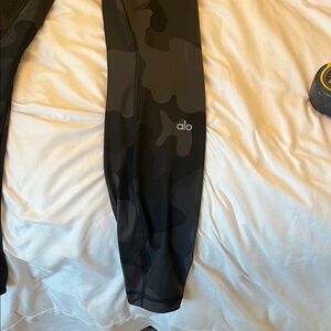 ALO Yoga Dark Camouflage Leggings